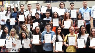 Estudiantes de la UPB reciben la beca de honor | 2023