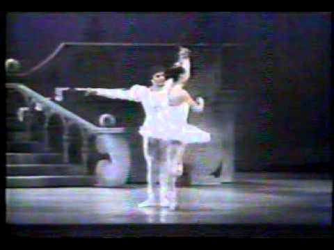 Evelyn Cisneros in Cendrillon pas de deux San Francisco Ballet