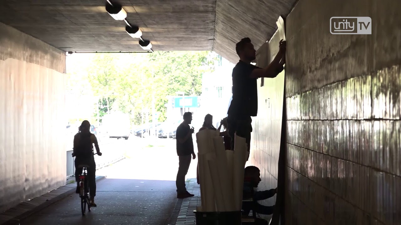 Leidse fietstunnel beplakt met kunstwerk