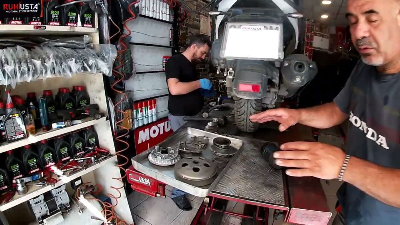 VRS 125/ PCX İLE KIYASLANAN ÇANTA RUHSATA İŞLİ KURYE MOTORU/NEKADAR YERLİ NE KADAR MİLLİ