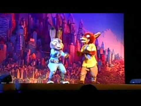 Zootopia at Hollywood's El Capitan Theatre! - ALONG COMES MARY