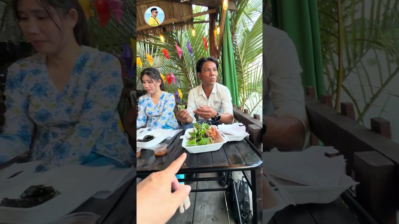 Út mai và chị Quỳnh xếp gỏi cuốn bò lá lốt cho anh núi ăn 