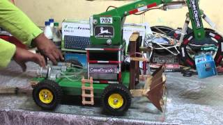 Una Maqueta De Alzadora De Caña