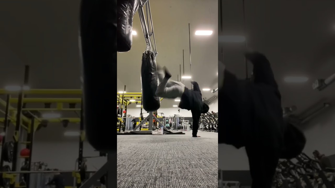 MMA heavy bag workout 🥊 #martialarts #taekwondo