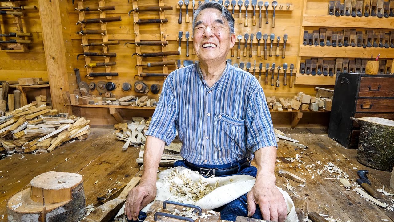 Изготовление половника. 87-летний лесоруб, который уже 71 год занимается изготовлением ковшей