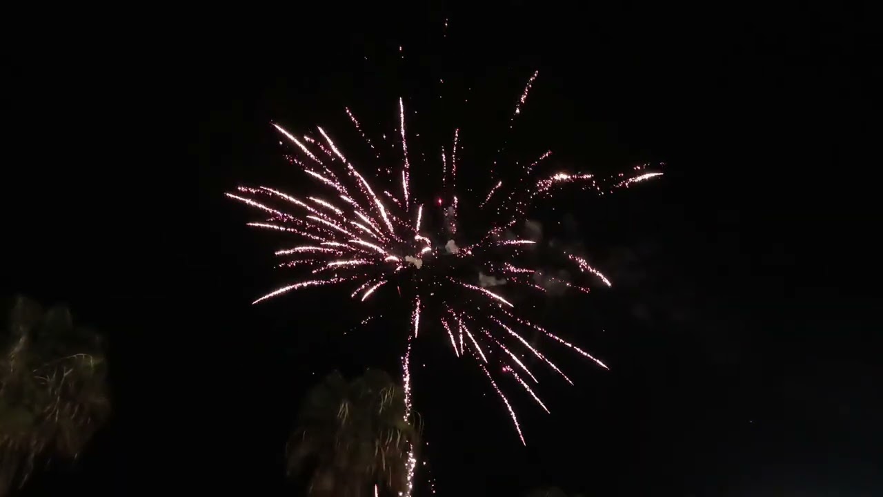 Natale a Macchia di Giarre: lo spettacolo pirotecnico prima dell'accensione dello zucco - 24/12/2025