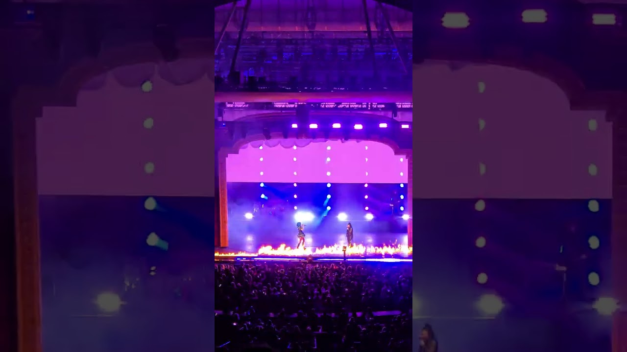 Halsey + Amy Lee - 'Hand that feeds