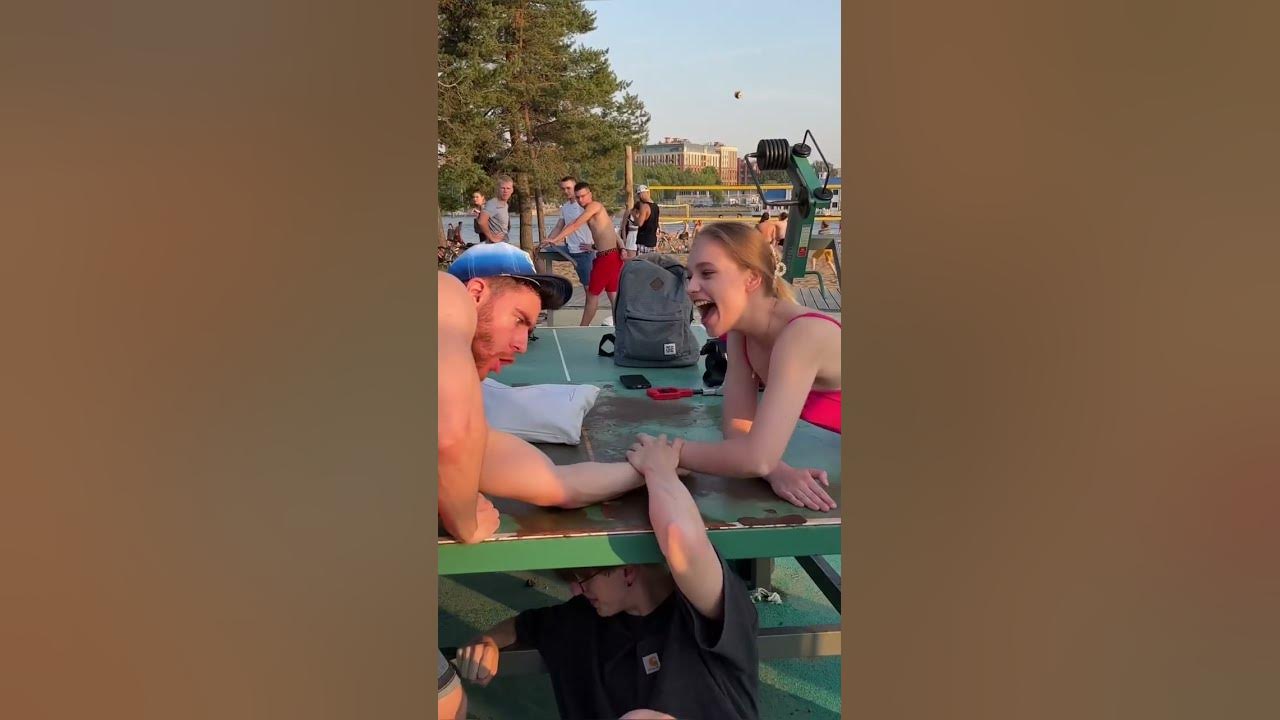 Девушка победила