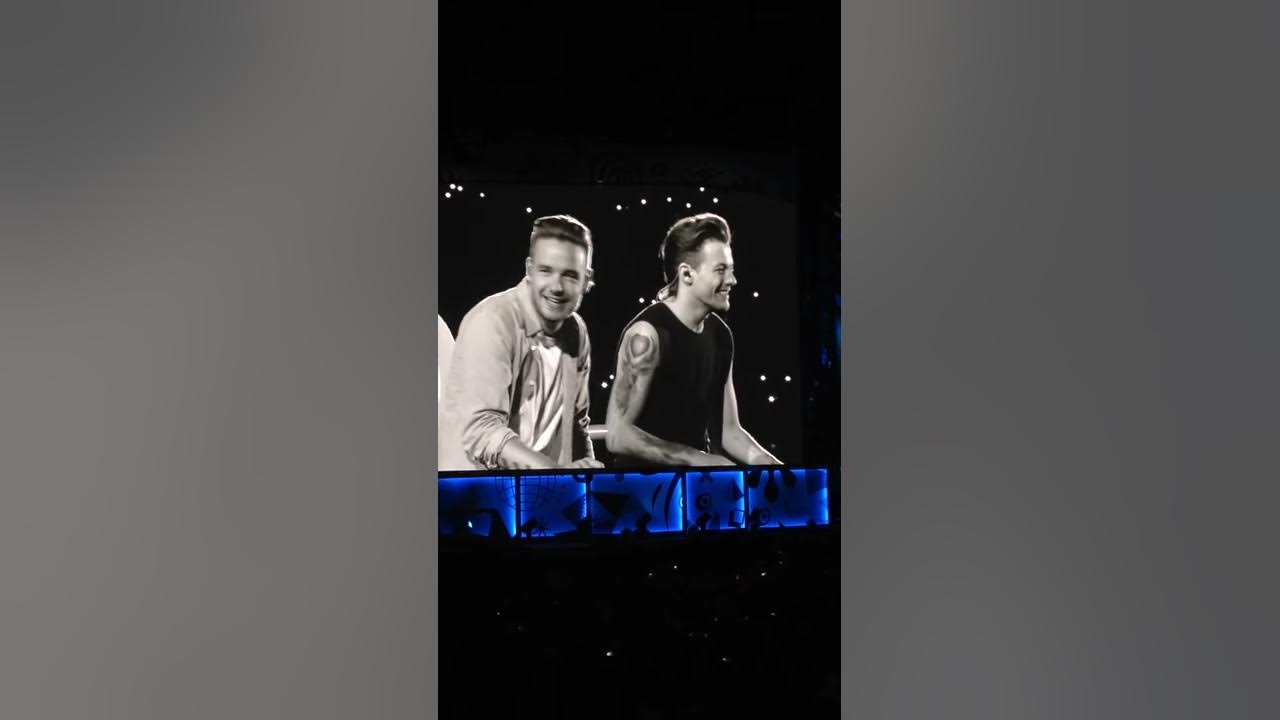 Louis singing along to Harry during Little Things — OTRA Seattle