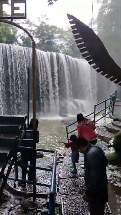 ANAK - ANAK PEMBERANI DI TEMPAT WISATA AIR TERJUN LUBUK LINGGAU