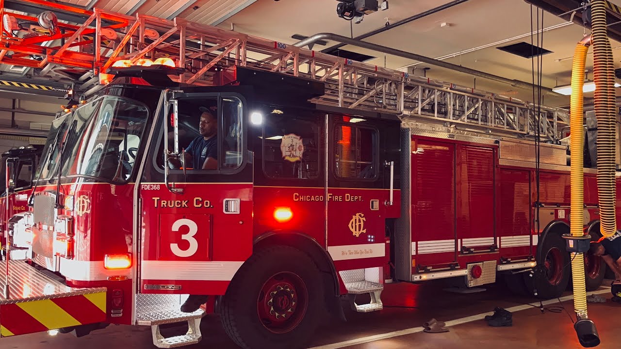 🔊AIR HORN🔊 Chicago fire & PD Engine 42 Truck 3 responding & Squad 1 & 2 2-7-1 returning