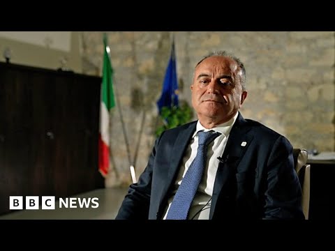 Man risking his life to fight Italy's most powerful mafia - BBC News