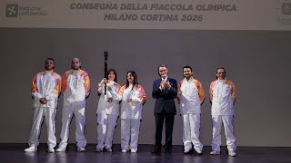 Milano - Fontana consegna la Fiaccola Olimpica al Beccaria