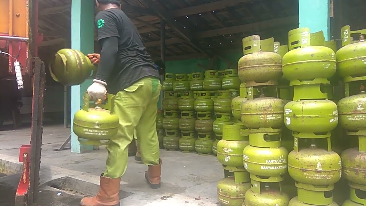 Bongkar muat Gas LPG 3kg