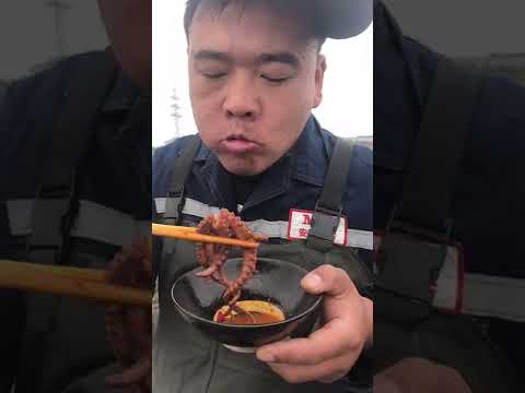 ASMR SPICY FOOD EATING RELAXING EATING CRAB OCTOPUS SCREAM SNAIL BOIL FRYING WITH SPICY SOURCE YUMMY