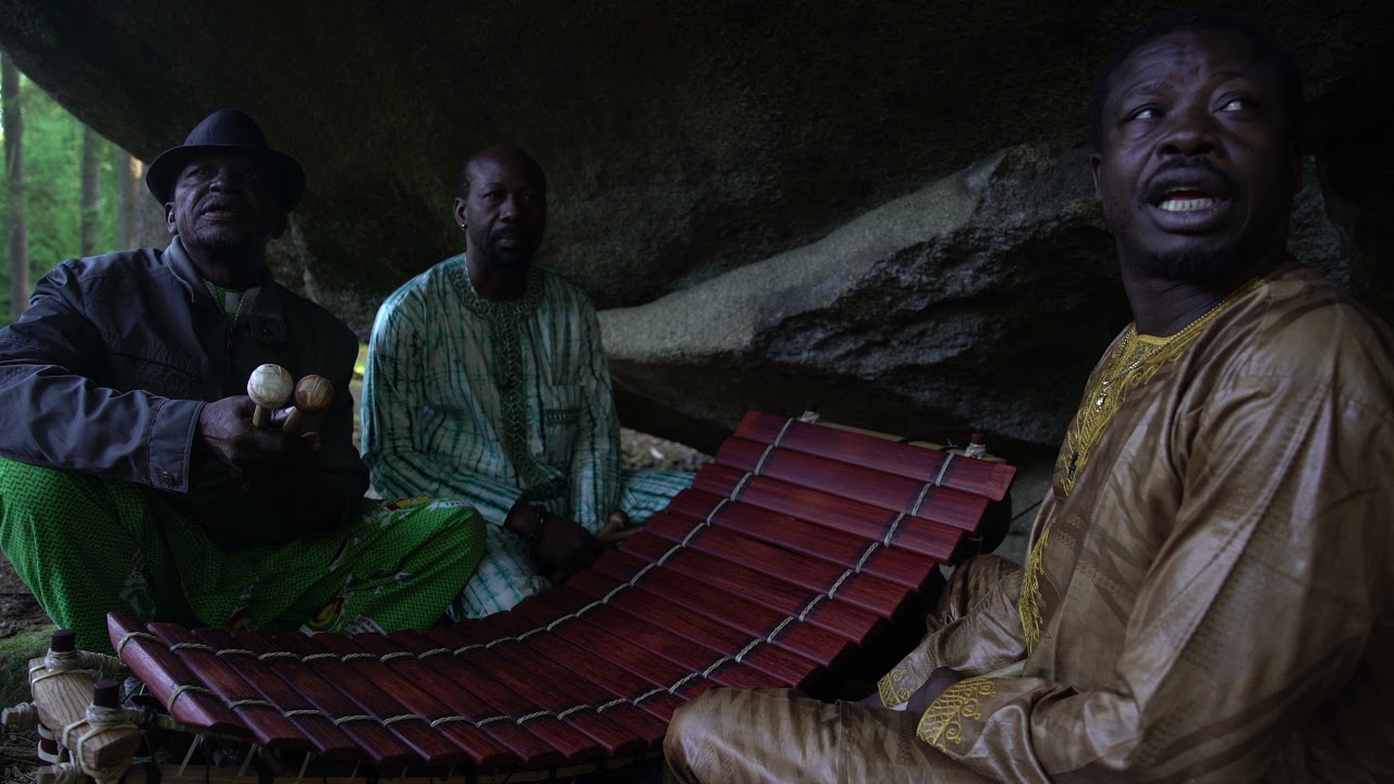 Sadama Diabate speaks on the Sambla balafon in the Austrian woods