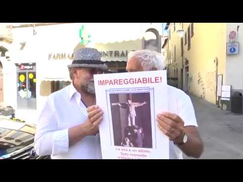 Una poesia per Paolo Villaggio - YouTube