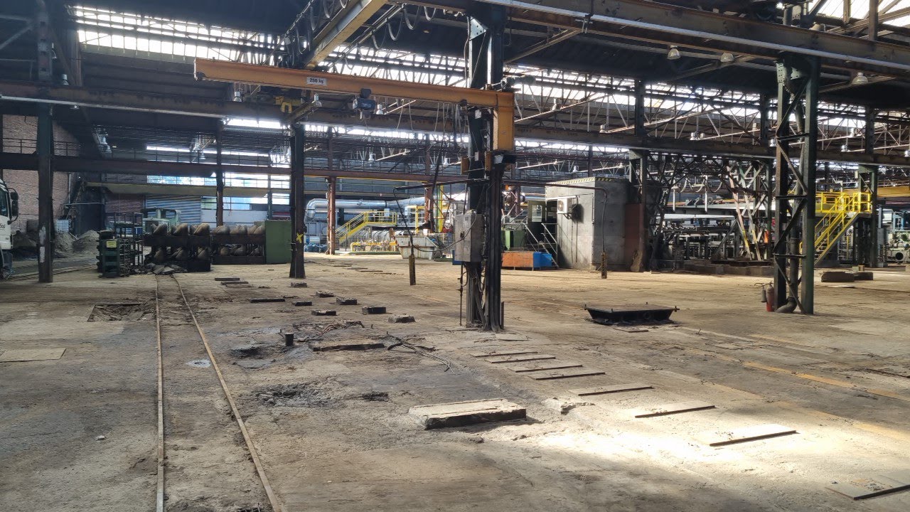 Lost Place. Alles noch da!!!  Musste diese Fabrik wegen Hochwasser schließen???