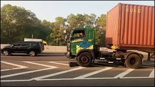 NGERI..SUASANA DI BELAKANG KABIN TRUCK  TRAILER HINO...!!!