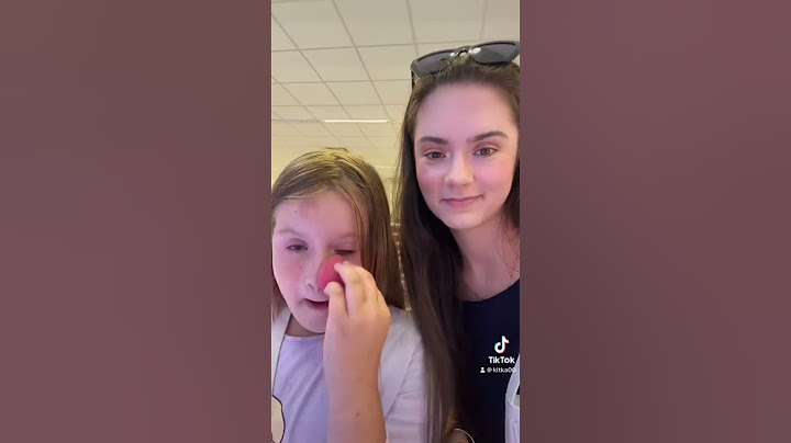Siostra robi makijaż w drogerii!!😱 idzie w moje ślady 😏