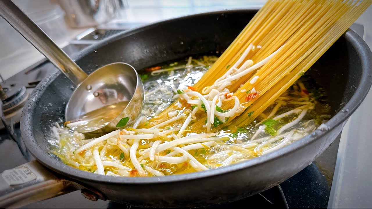 パスタの概念が変わる!【もやしのペペロンチーノ】フライパン一つで作る美味しいパスタが完成しました。