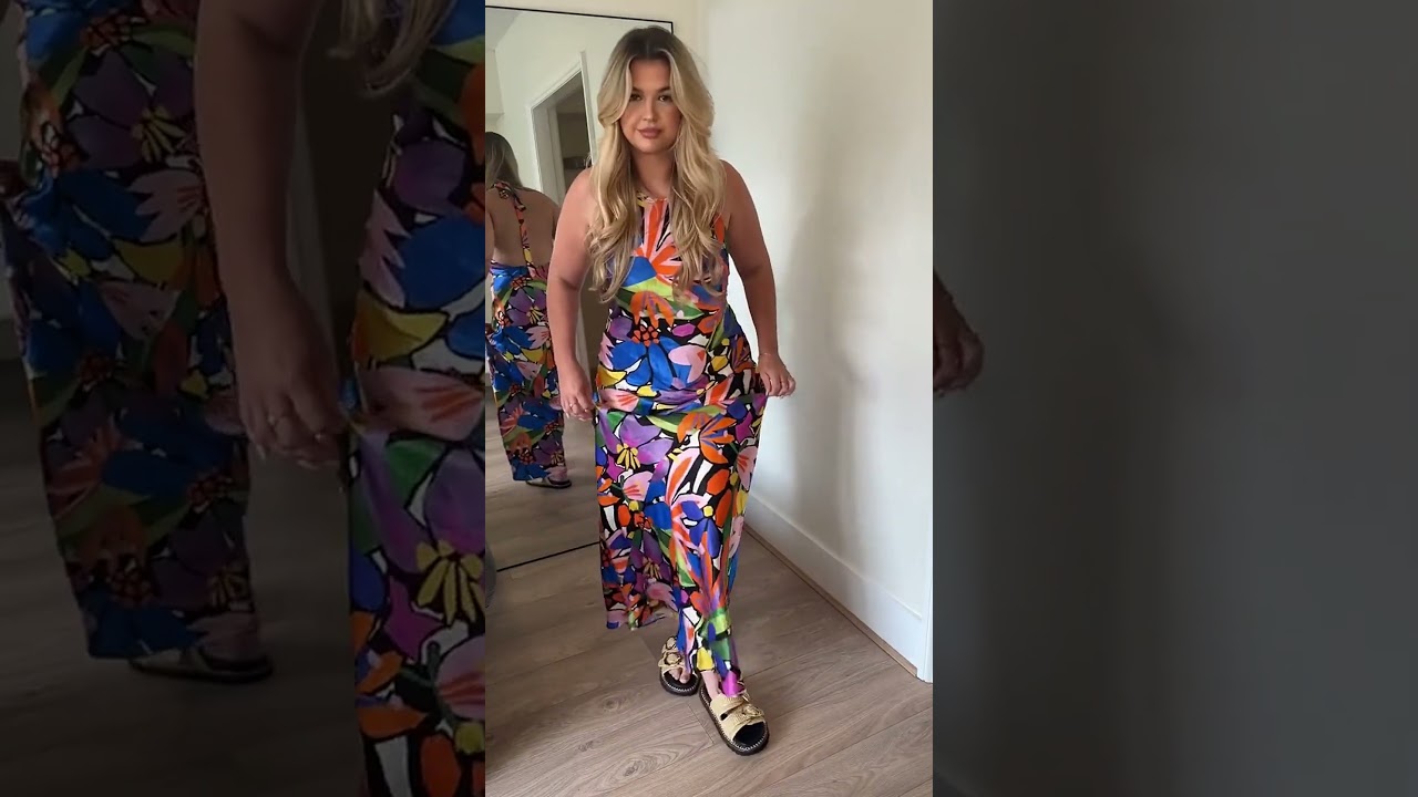 Stunning dress for holiday vibes 