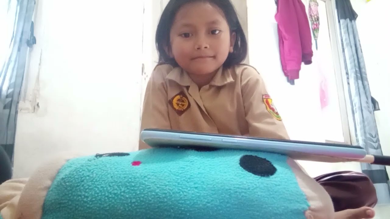 Alifa nyanyi bersama ayah