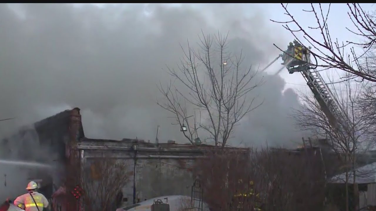 Large fire destroys Des Moines antique store