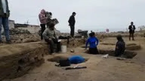 Peru: Archeologists discover burial site of 227 sacrificed children