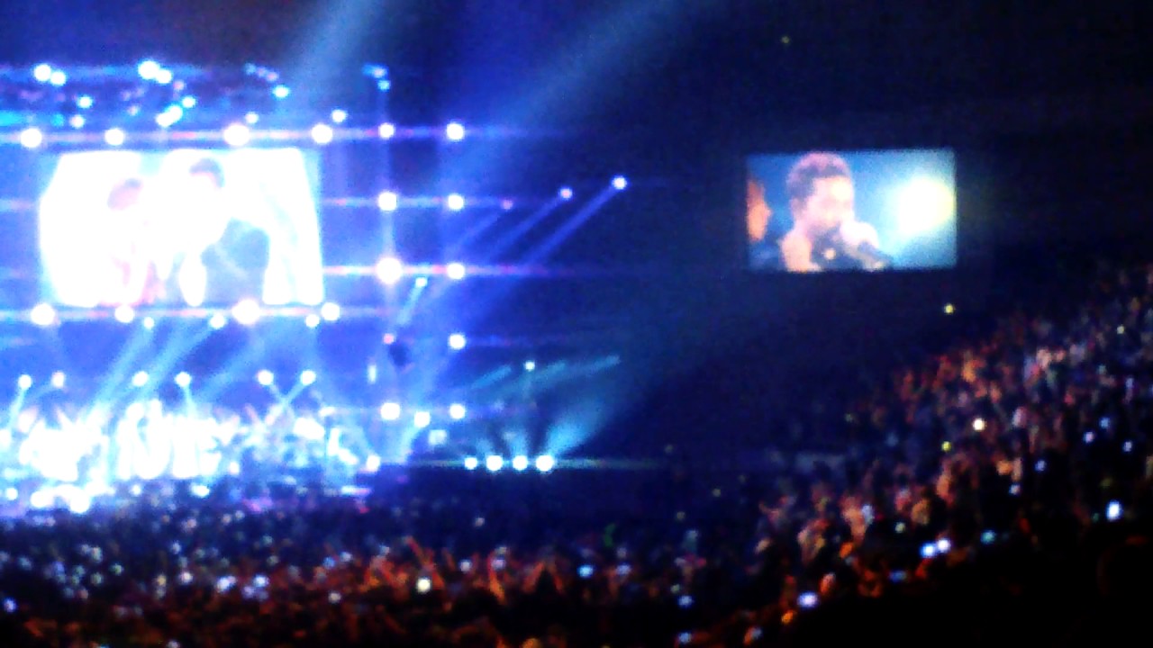 David Bisbal y Chenoa Esconcidos Concierto