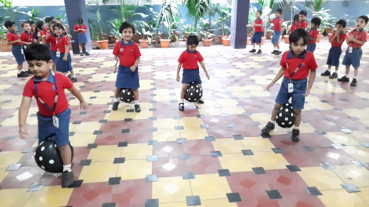 Balloon race - YouTube