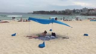 ZiggyShade windy day at Bondi beach