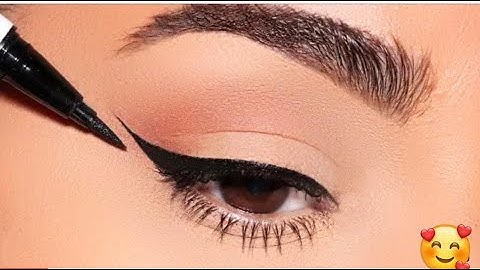 How to: PERFECT WINGED EYELINER every single time!! (Simple Beginner Friendly Technique)@pcsalon2177