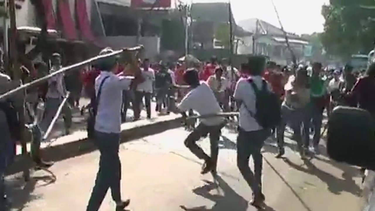 حكايات من الشرق 190 - إندونيسيا: اشتباكات طلابية دموية - السبت 17:05