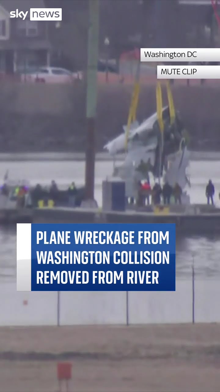 Plane wreckage retrieved from Washington DC river after collision