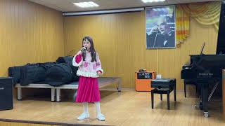 картинка: Малена Арапова исполняет кавер на песню 