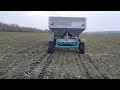 Вносим карбомид НЕ по мёрзо-талому под дождь! New holland vs. МТЗ82