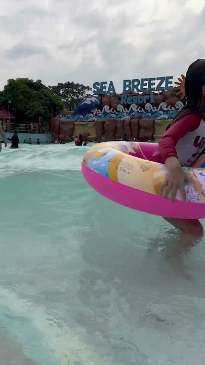 Wave pool. Chilling ngani.