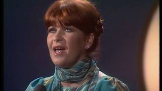 Video thumbnail of "Rita Hovink zingt Wim Sonneveld - Het Dorp / La Montagne"