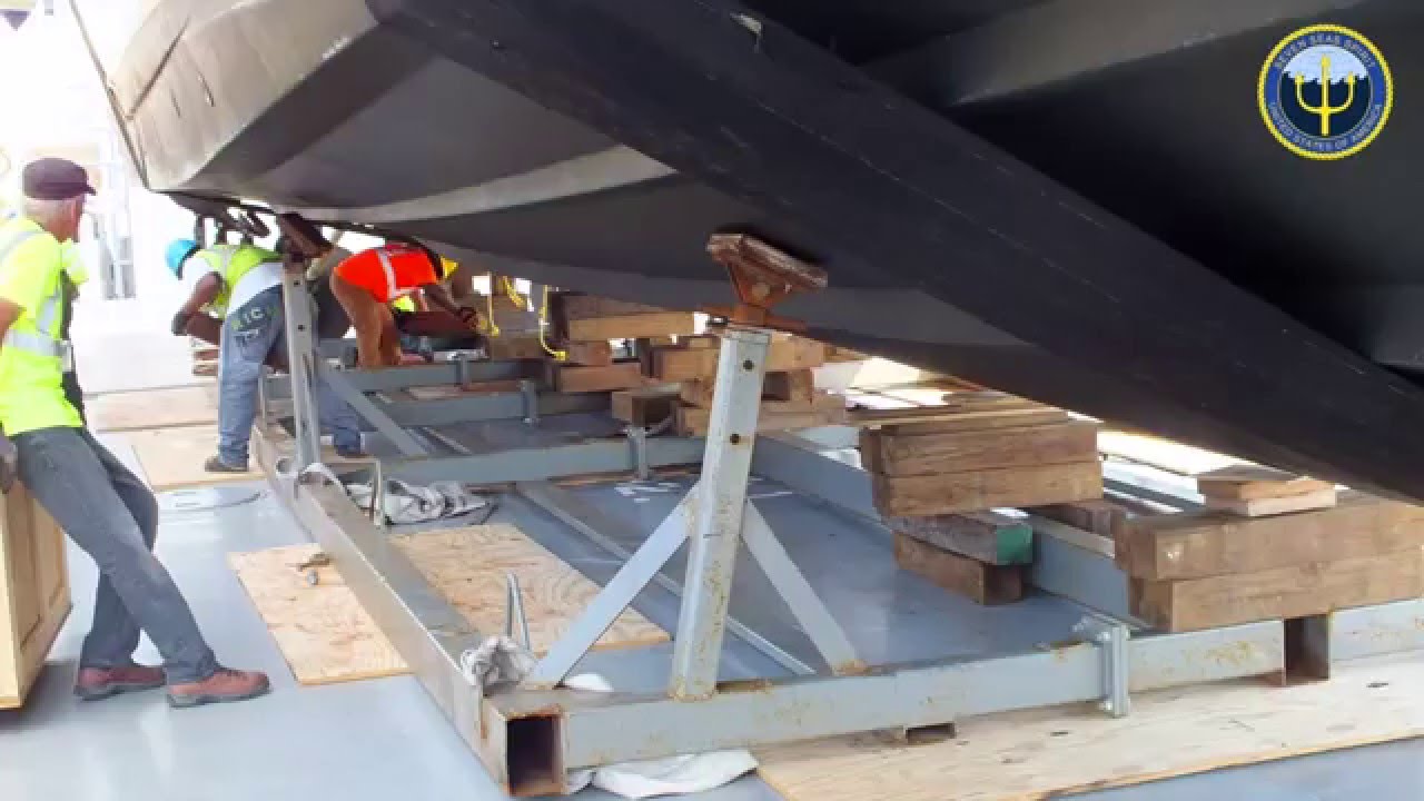 Yacht Shipping Service by Seven Seas - Loading Process