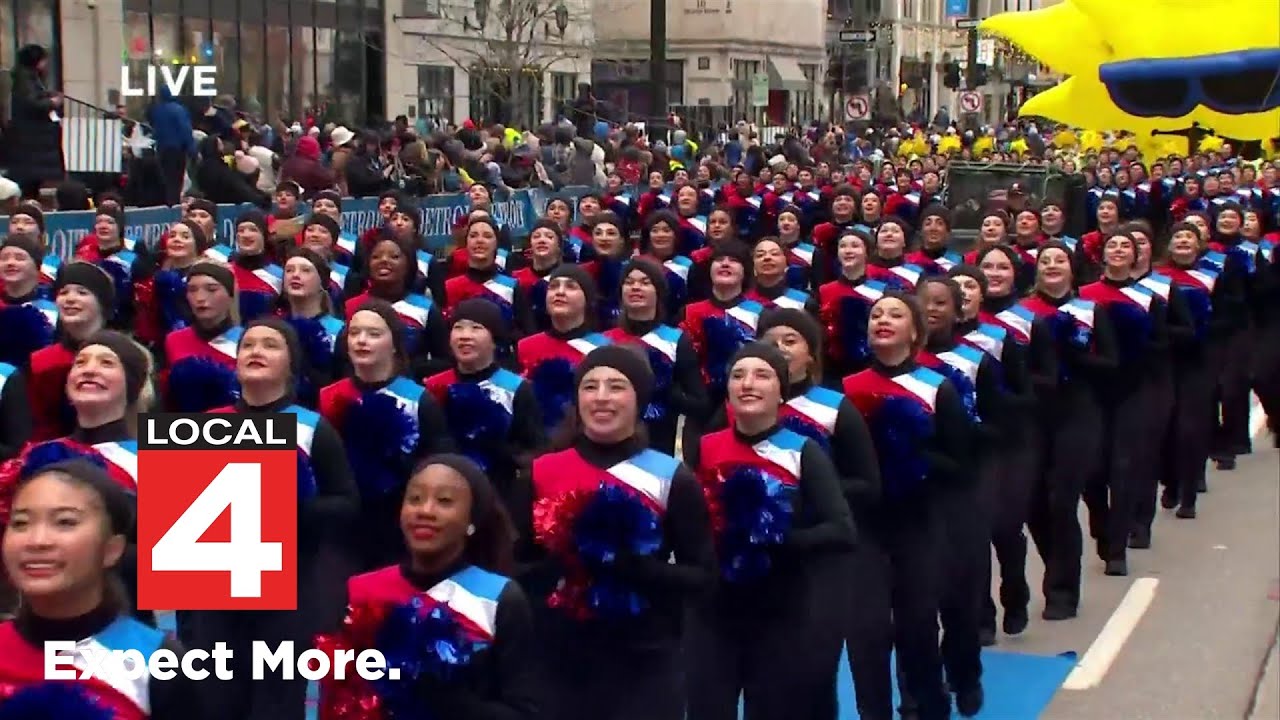 Mid American Pompon All Star Team performs at America's Thanksgiving ...