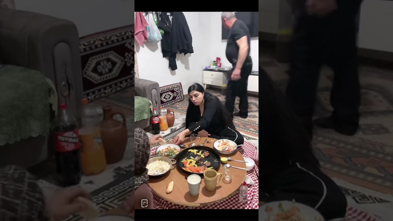 Karagül ve ailesi iftar sofrasında