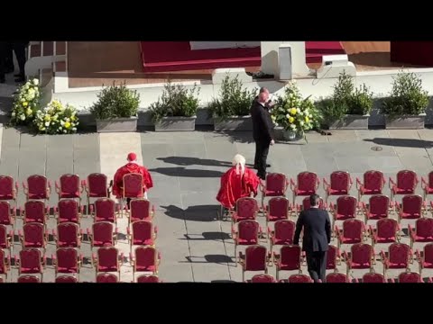 Video Addio al Cardinale Ruini, eccolo al funerale di Papa Francesco nel 2025