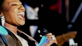 Video-Miniaturansicht von „Patti Labelle Sings Way up There at Awards Dinner“