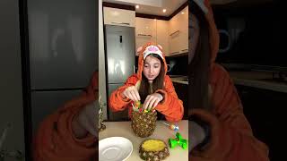 Короче говоря Спрятала много сладостей в Ананас 🍍😂 #shors #tiktok #funny