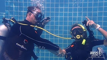 Alternate air source ascent - PADI Skill Circuit - Divemaster and IDC