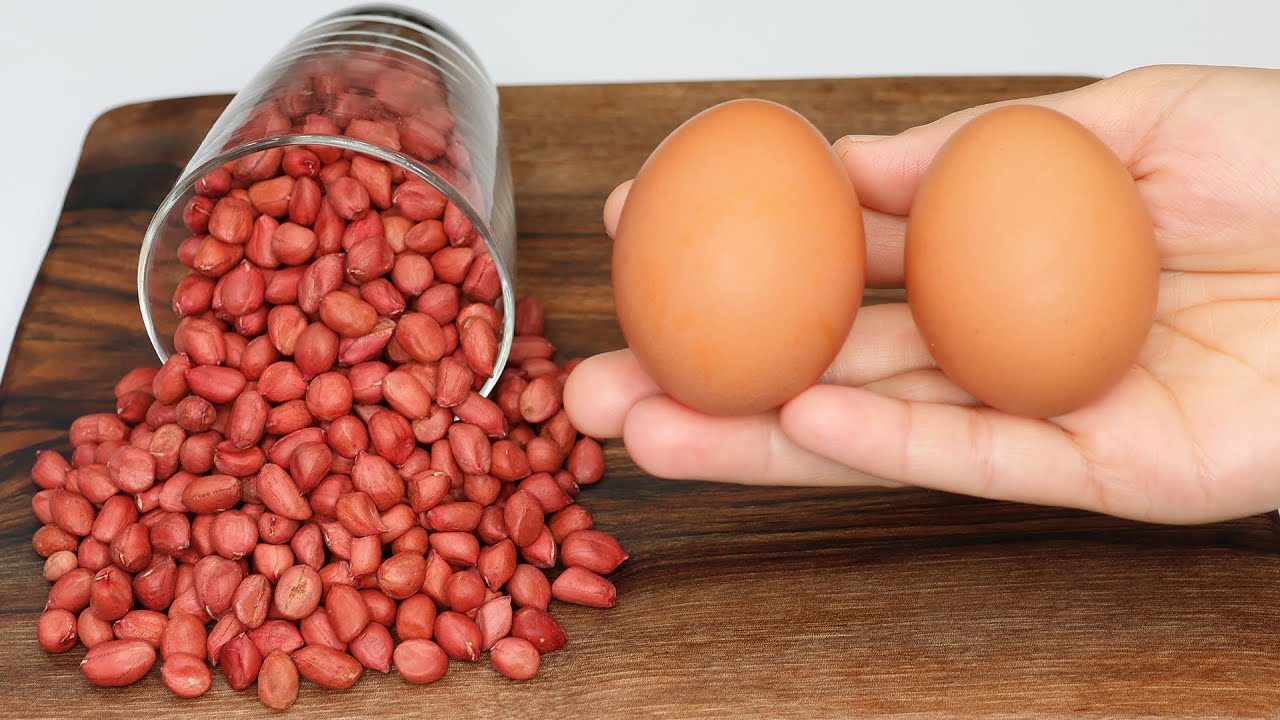 كلشي كيقلب عليها لعيد 2025! ب2 بيضات وكاوكاو حضري حلوة زمان بدون دقيق أبيض ولا زبدة معلكة وتذوب