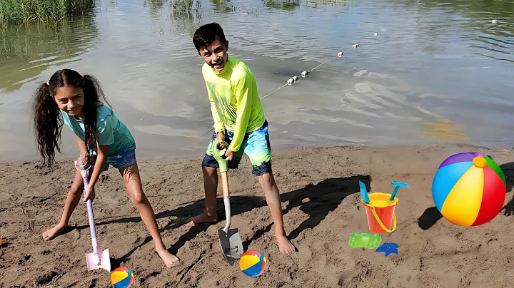 हेइडी और ज़िदान समुद्र तट पर खेलते हैं और रेत की कहानियों में फंस जाते हैं