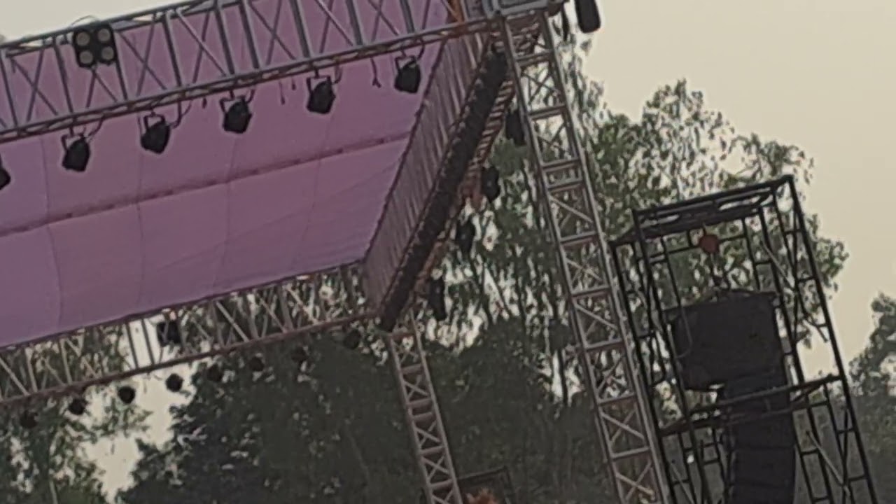 তারেক রহমান ভাষণ দেয়