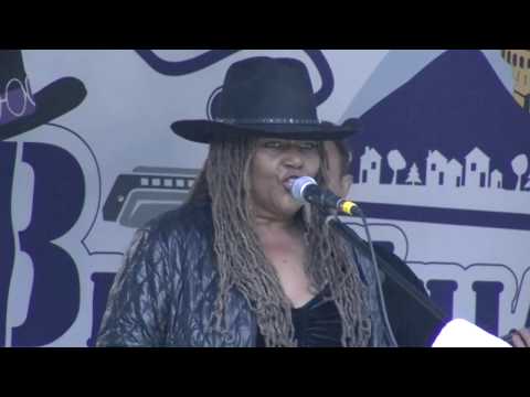 ლაგოდეხში  საერთაშორისო  ბლუზფესტივალი  შერონ ლუისმა გახსნა